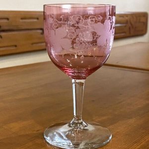 画像: クランベリーガラス　ワイングラス